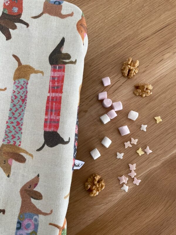 CAKE 32 CM mit DACKEL in Löv