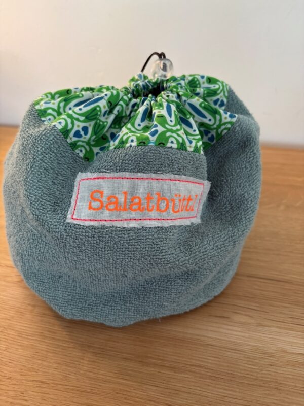 SALATBÜTTL für a frischa Salat im Frigo mit LIABESVÖGELI